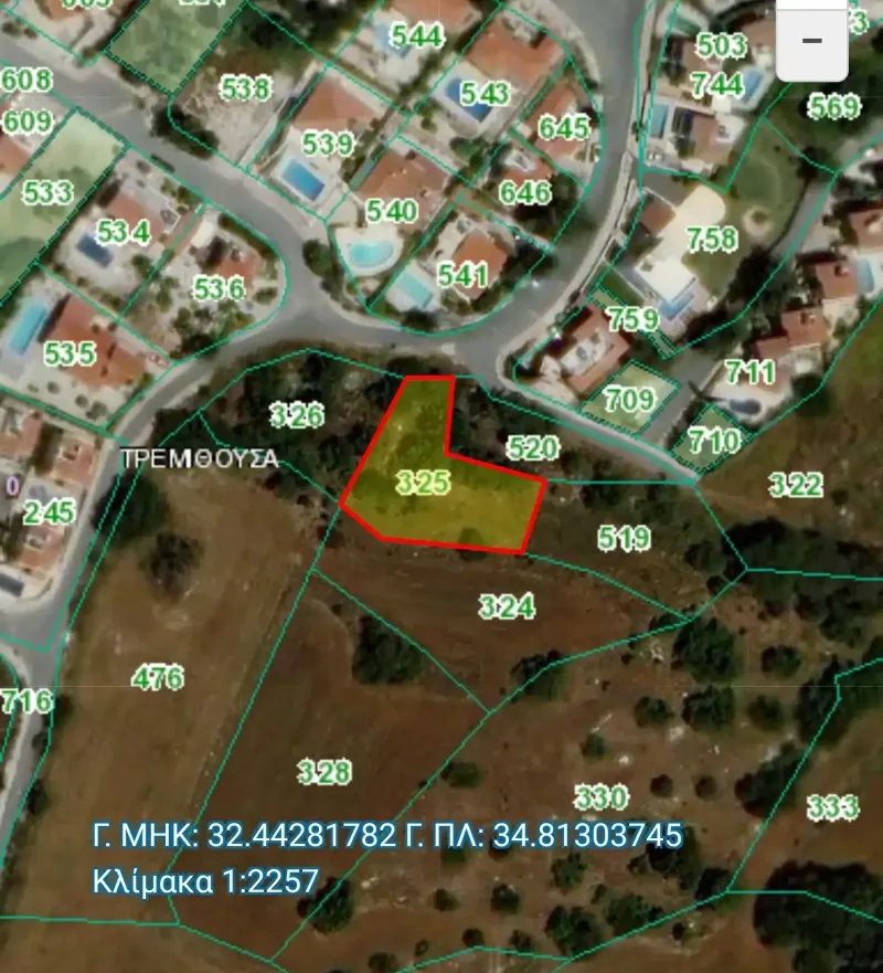 Residential Field 883 m² in Tremithousa