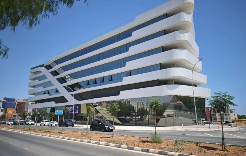 Office 65-100 workspaces in Mesa Geitonia