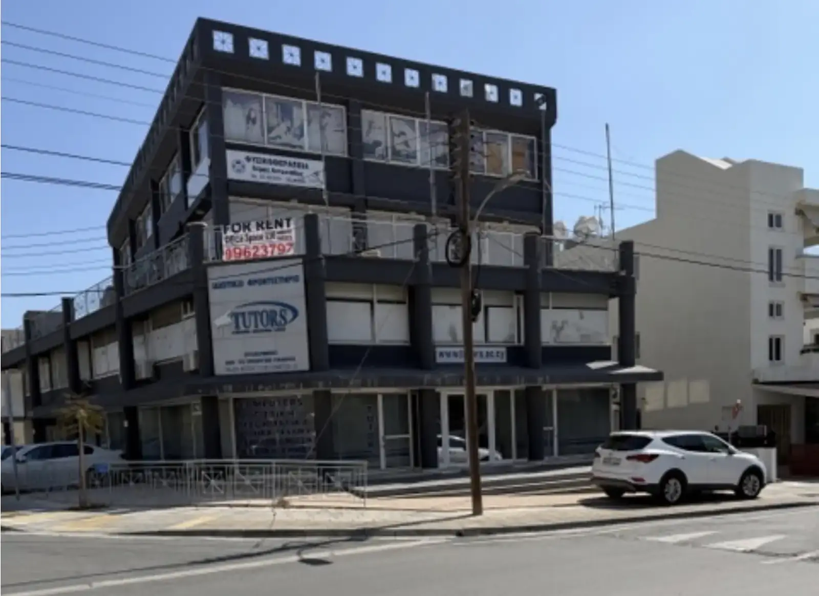 2nd floorn230 square meters in Petrou Kai Pavlou
