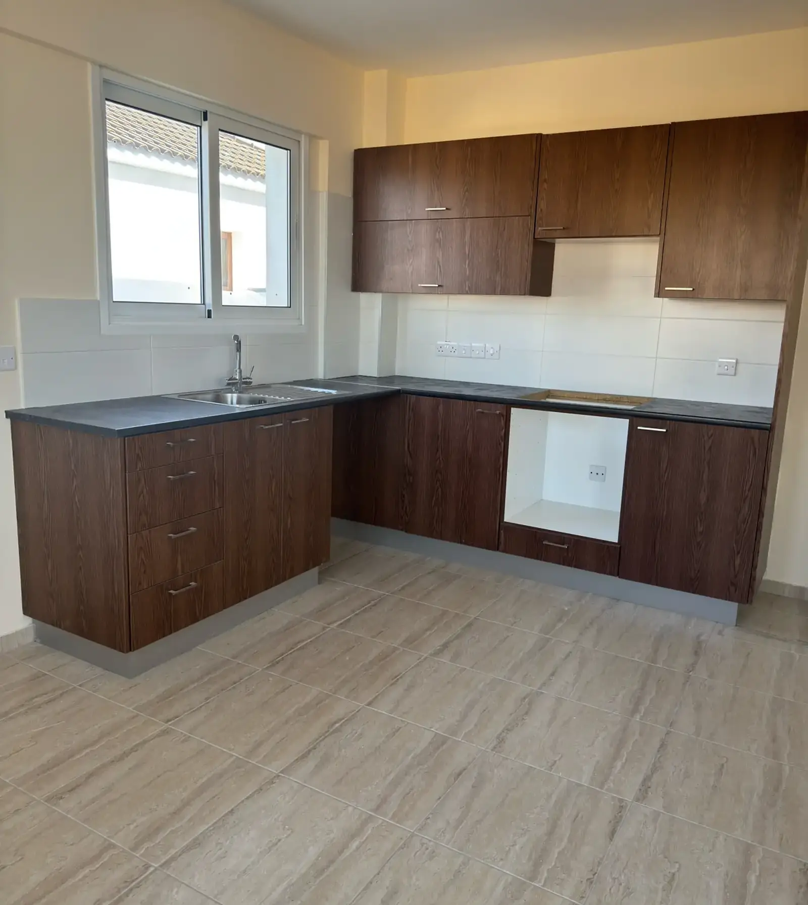3-bedroom apartment to rent in Livadia Larnakas