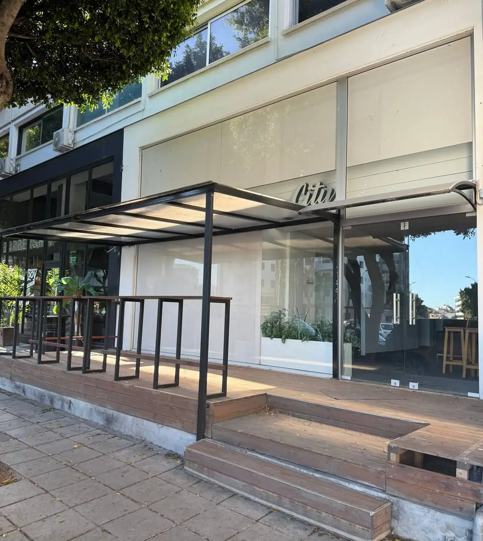Office in city center in Polemidia - Makarios III