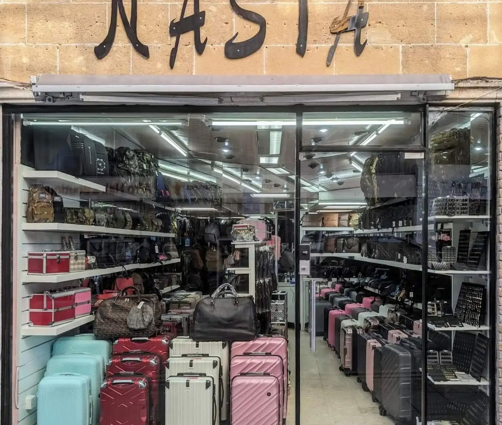 Shop in rigenis str. nicosia in Trypiotis