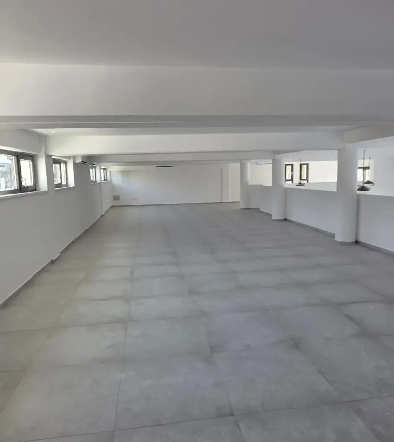 Showroom in excellent location in strovolos in Strovolos - Chryseleousa