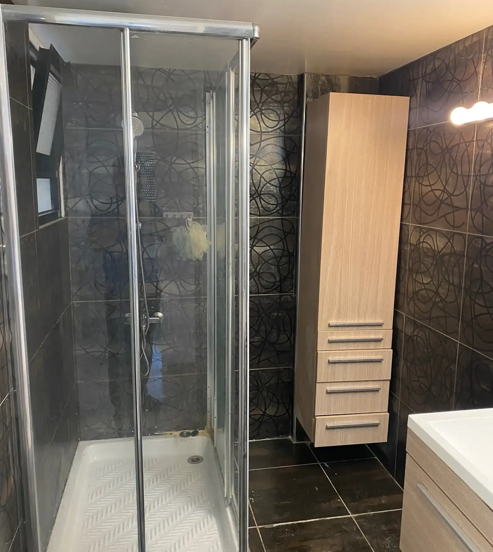 Room in 3 bedroom apartment ideally for girls and couple in Agioi Omologites