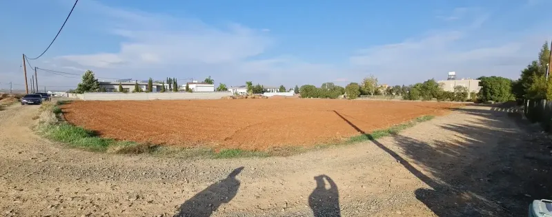 Residential Plot 1620 m² in Agioi Trimithias