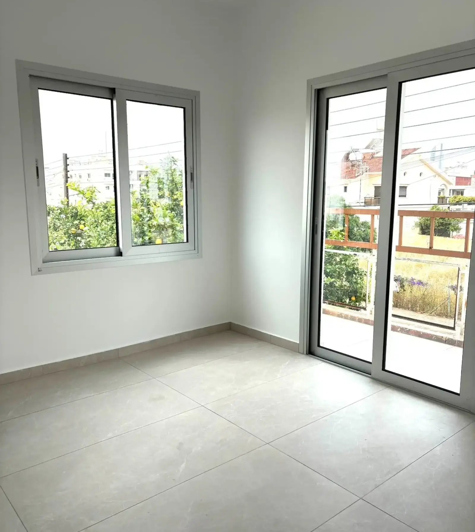 3-bedroom apartment to rent in Mesa Geitonia