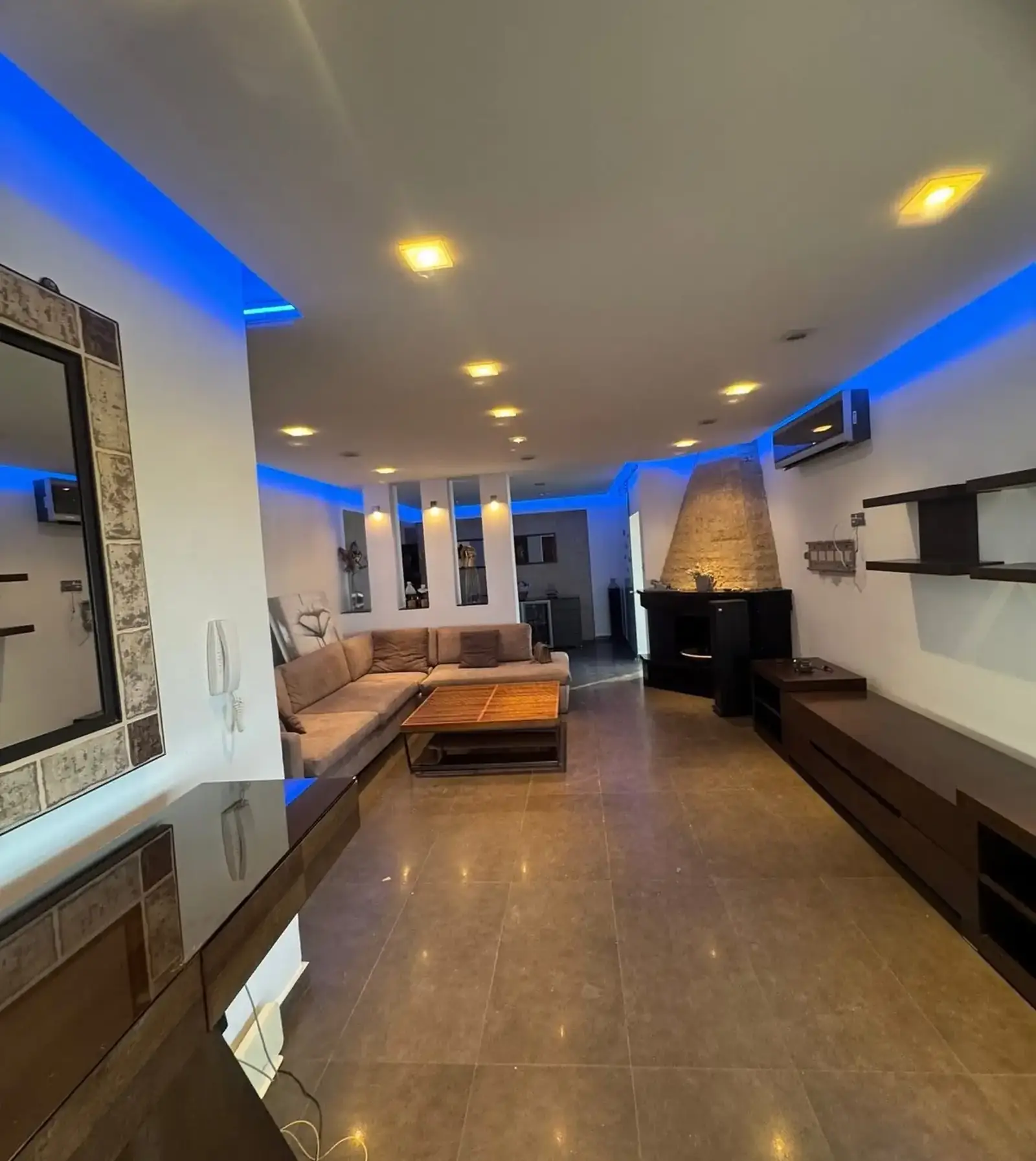 3-bedroom penthouse to rent in Mesa Geitonia
