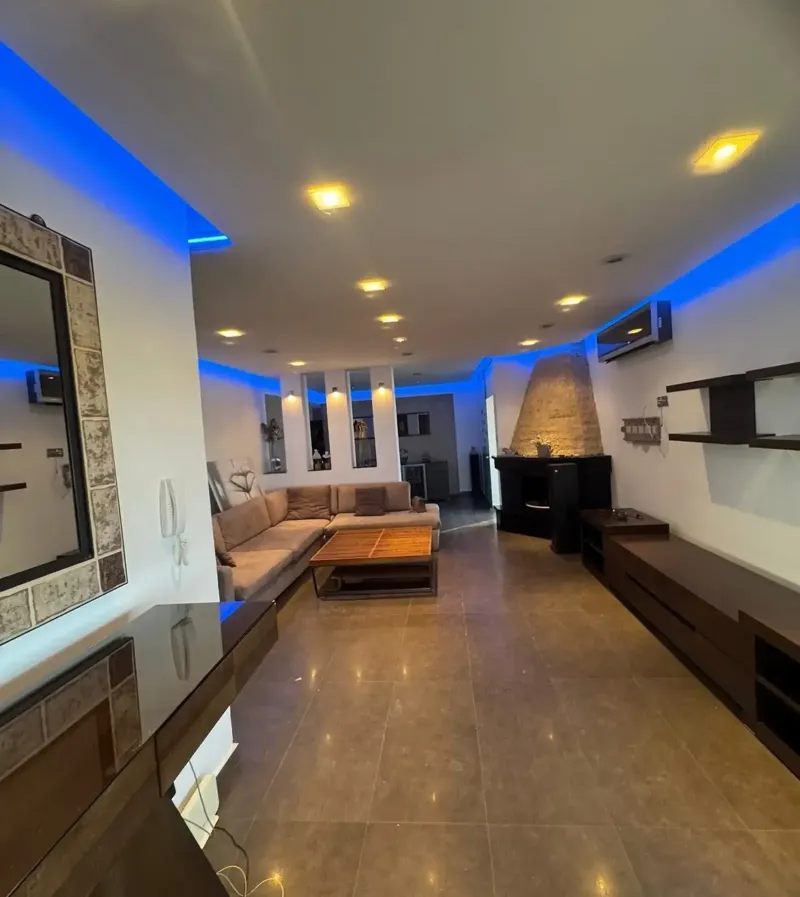 3-bedroom penthouse to rent in Mesa Geitonia