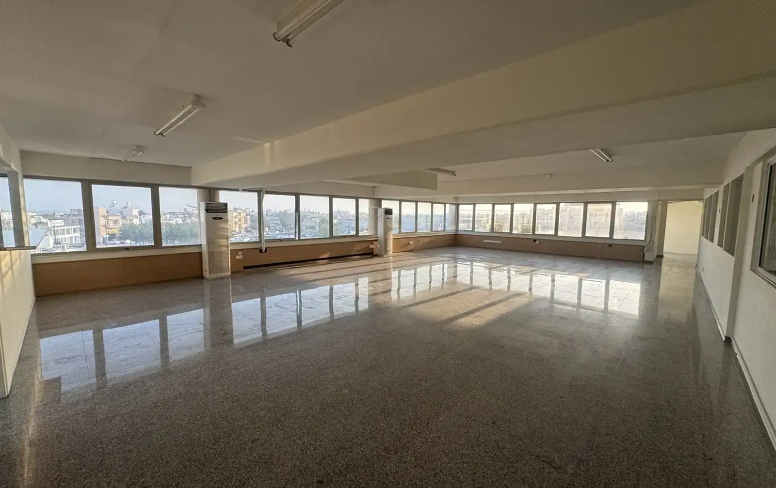 Spacious 800 m² office pafou street, limassol in Omonia