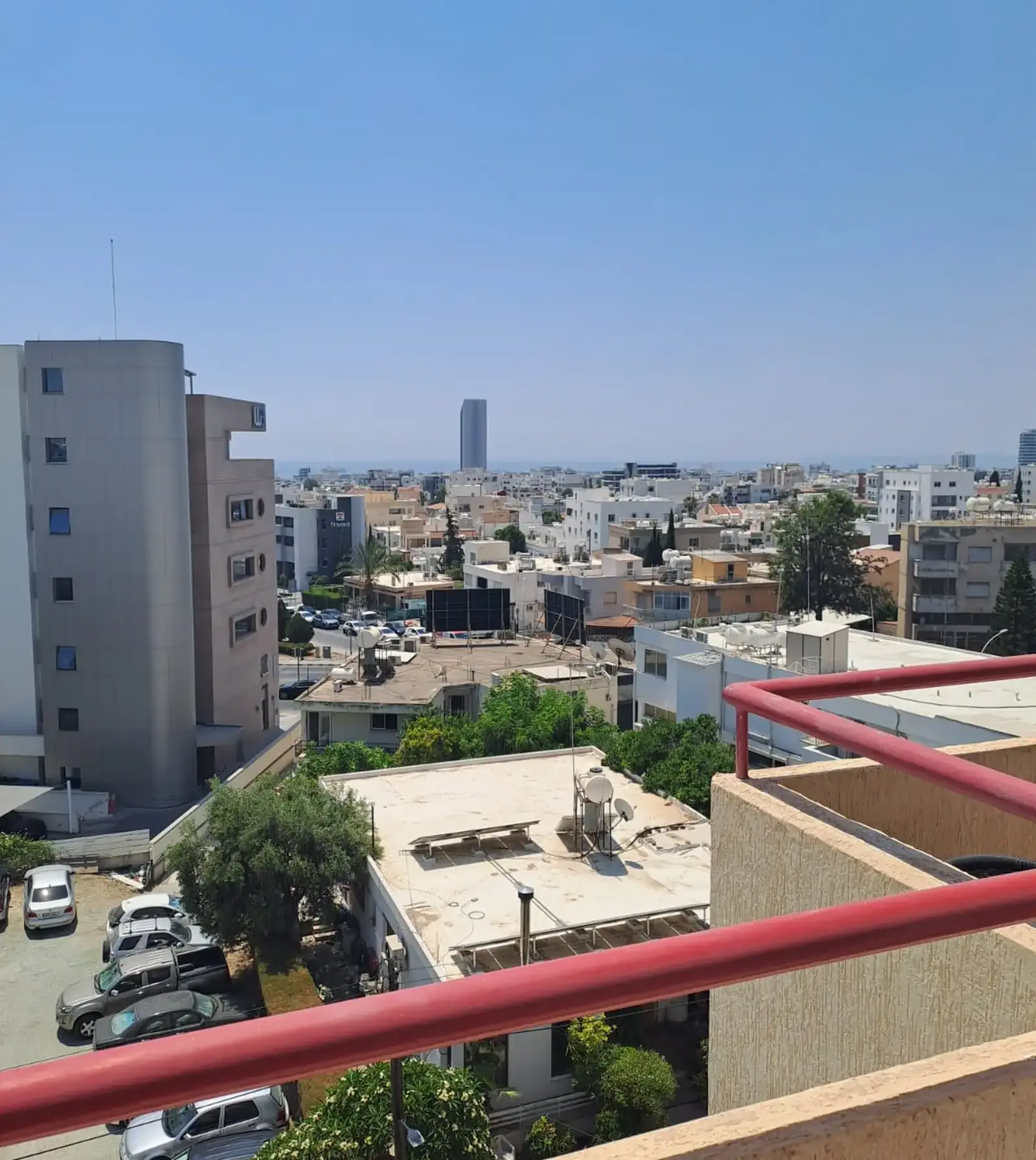 2-bedroom penthouse to rent in Mesa Geitonia