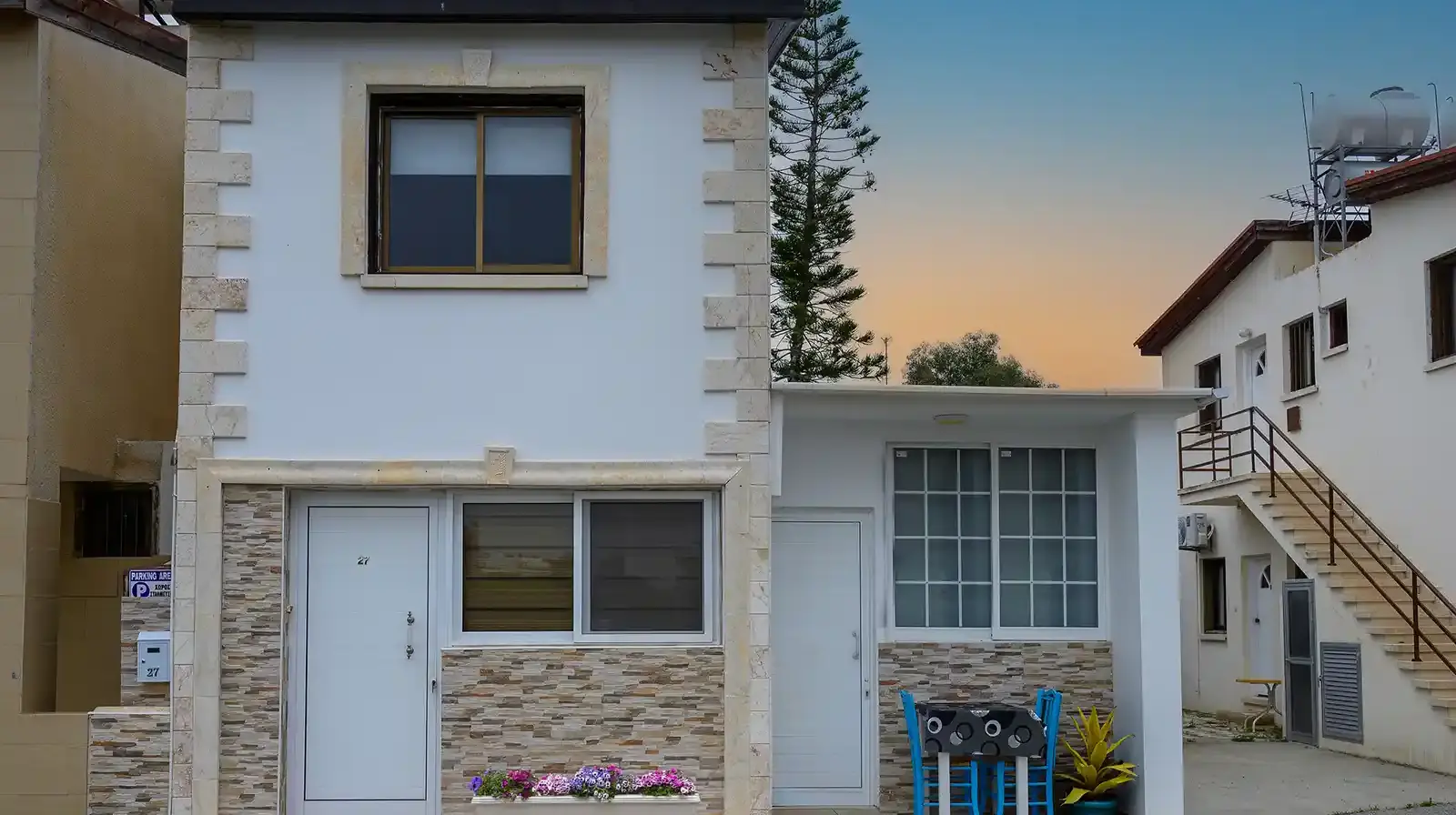 House per day near beach in Meneou