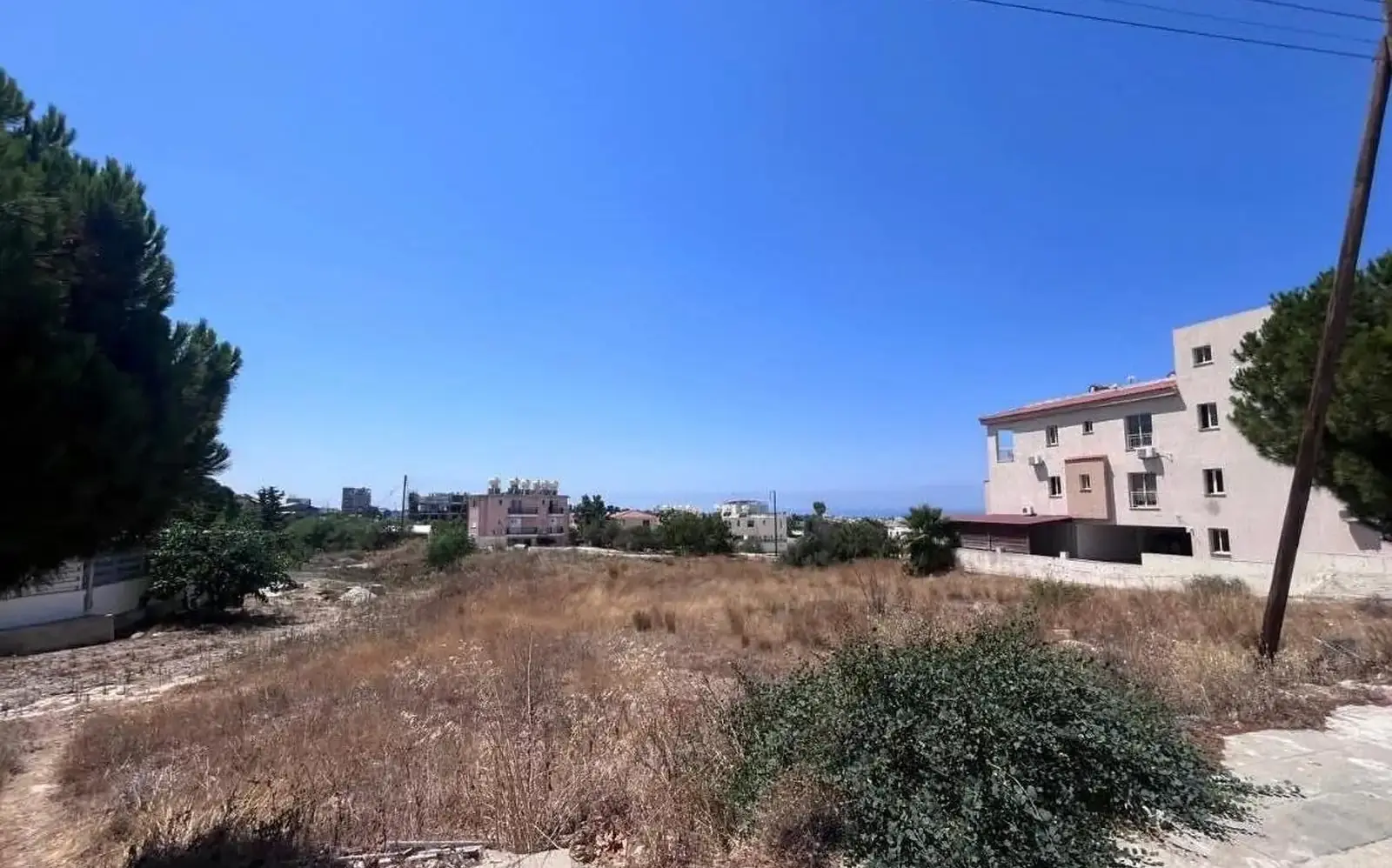 Residential Plot 671 m² in Empa