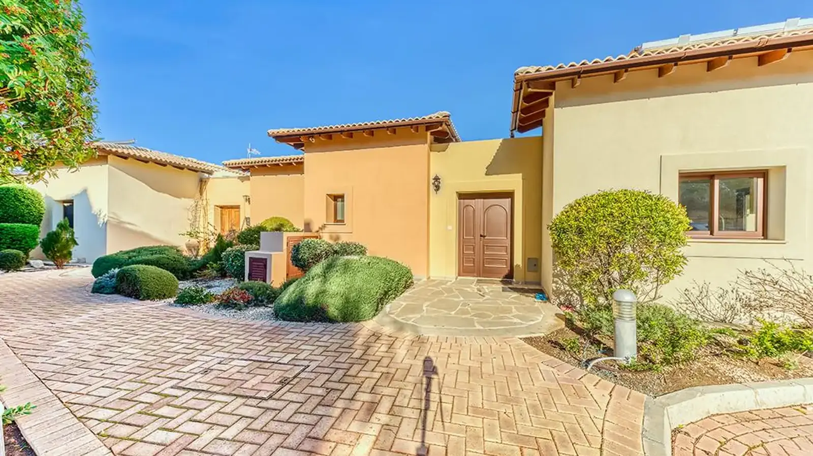 3-bedroom semi-detached to rent in Aphrodite hills Kouklia
