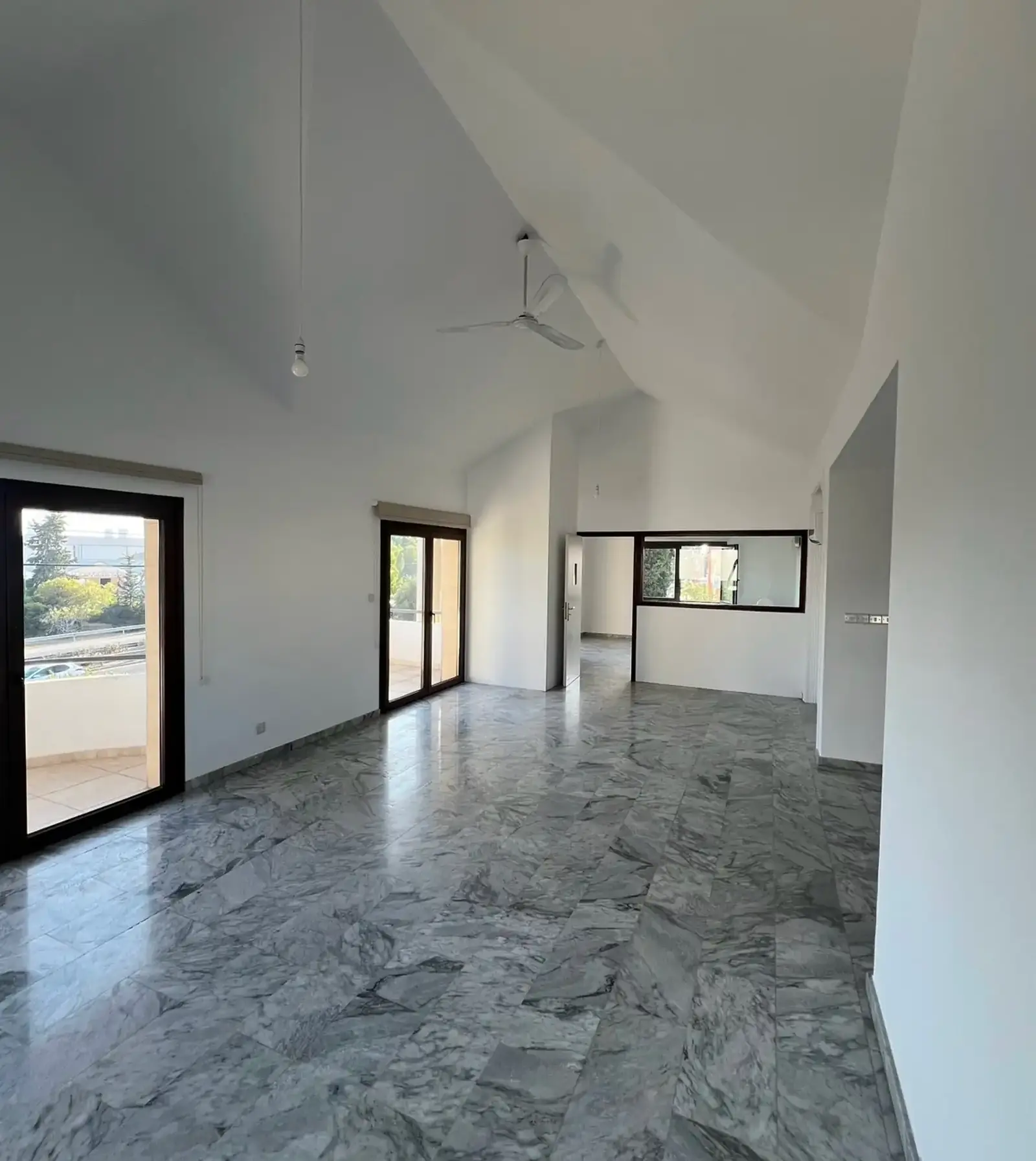 Fully renovated office in Agios Athanasios