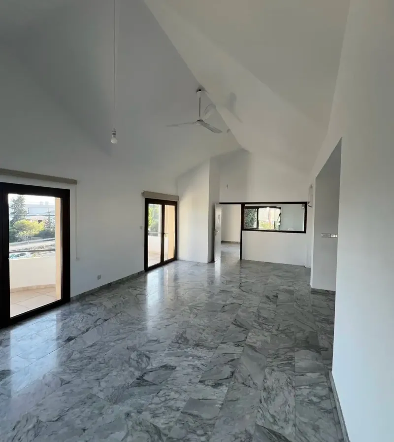 Fully renovated office in Agios Athanasios