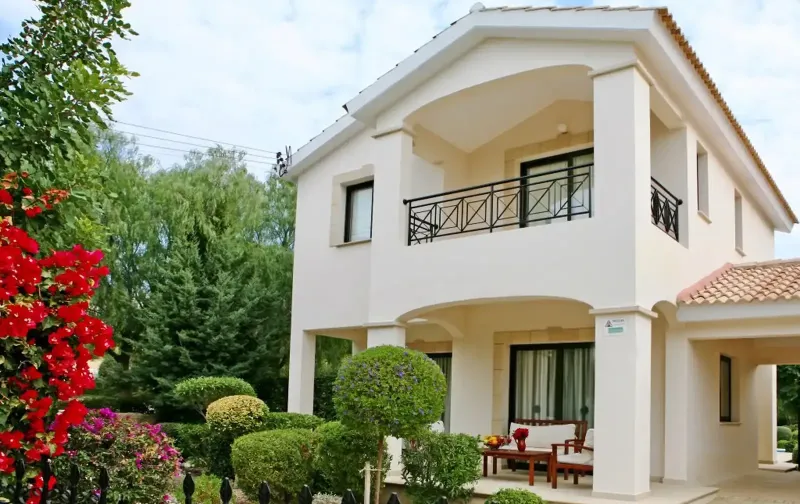 3-bedroom semi-detached to rent in Venus Rock Kouklia