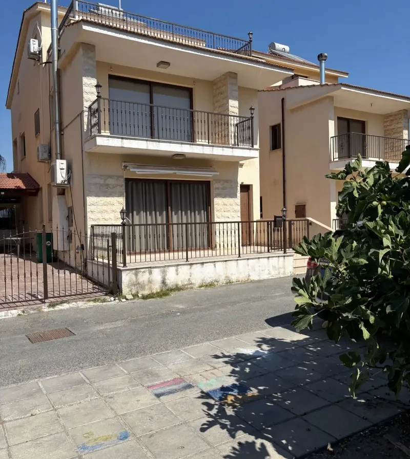5-bedroom maisonette to rent in Larnaka - Kokkines