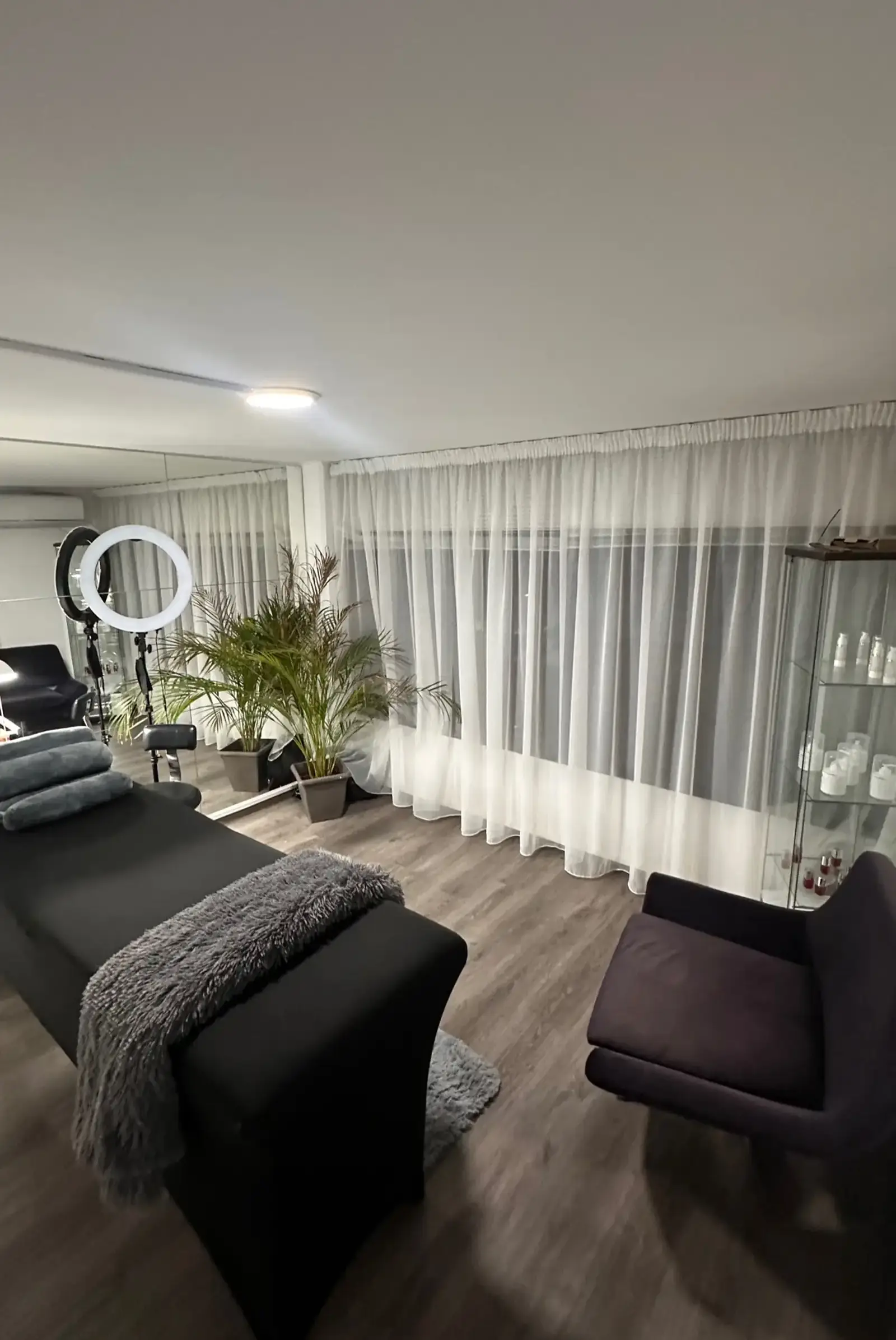Room in beauty salon in Chalkoutsa