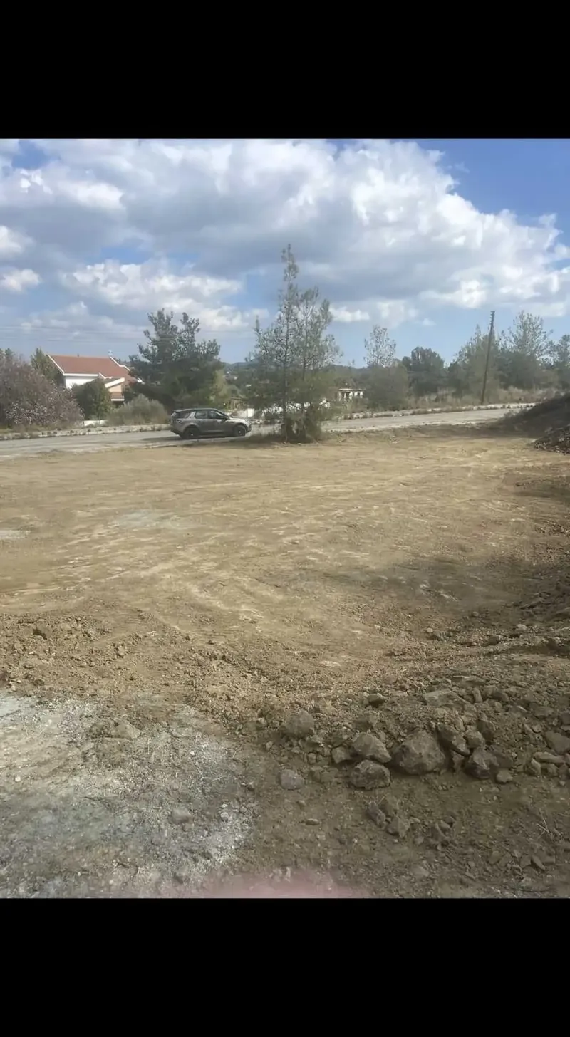Residential Plot 691 m² in Lythrodontas