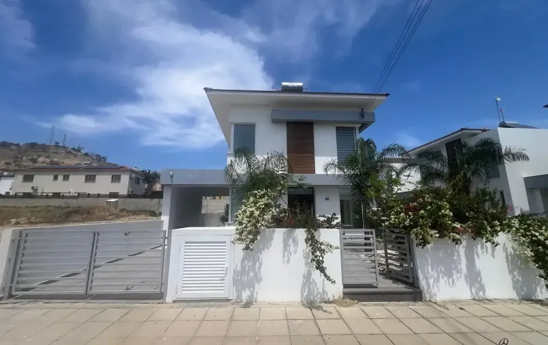 4-bedroom detached house to rent in Oroklini