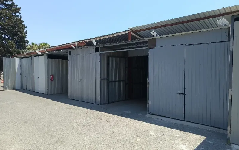 Storage units in Zakaki