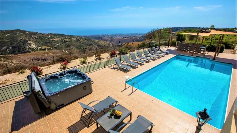 6-bedroom villa for sale in Kathikas