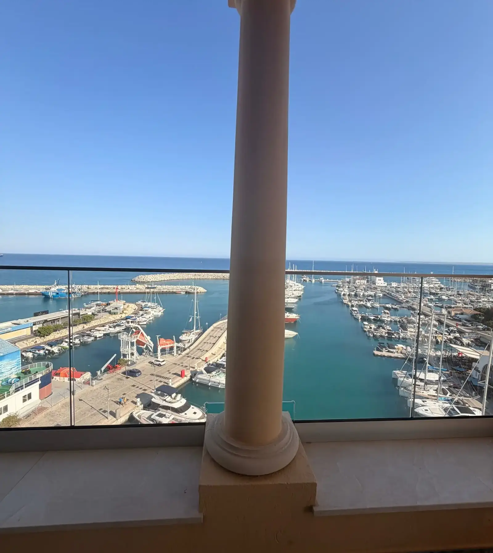 3-bedroom penthouse to rent in Limassol Marina