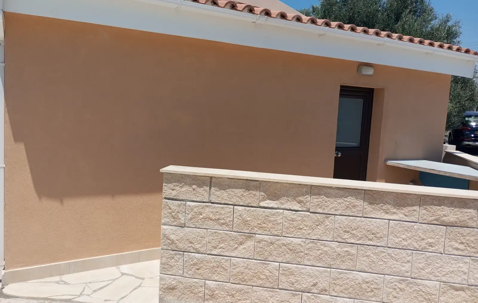 Studio apartment to rent in Empa