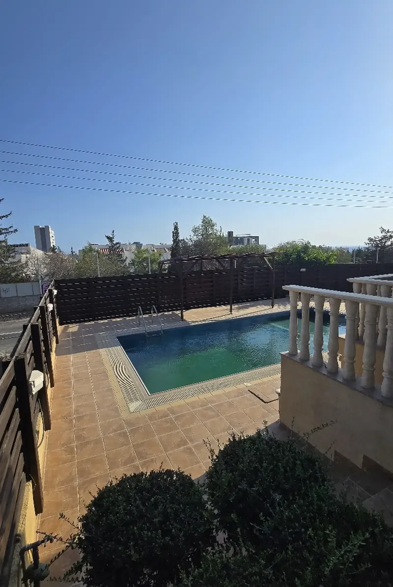 5-bedroom villa for sale in Parekklisia