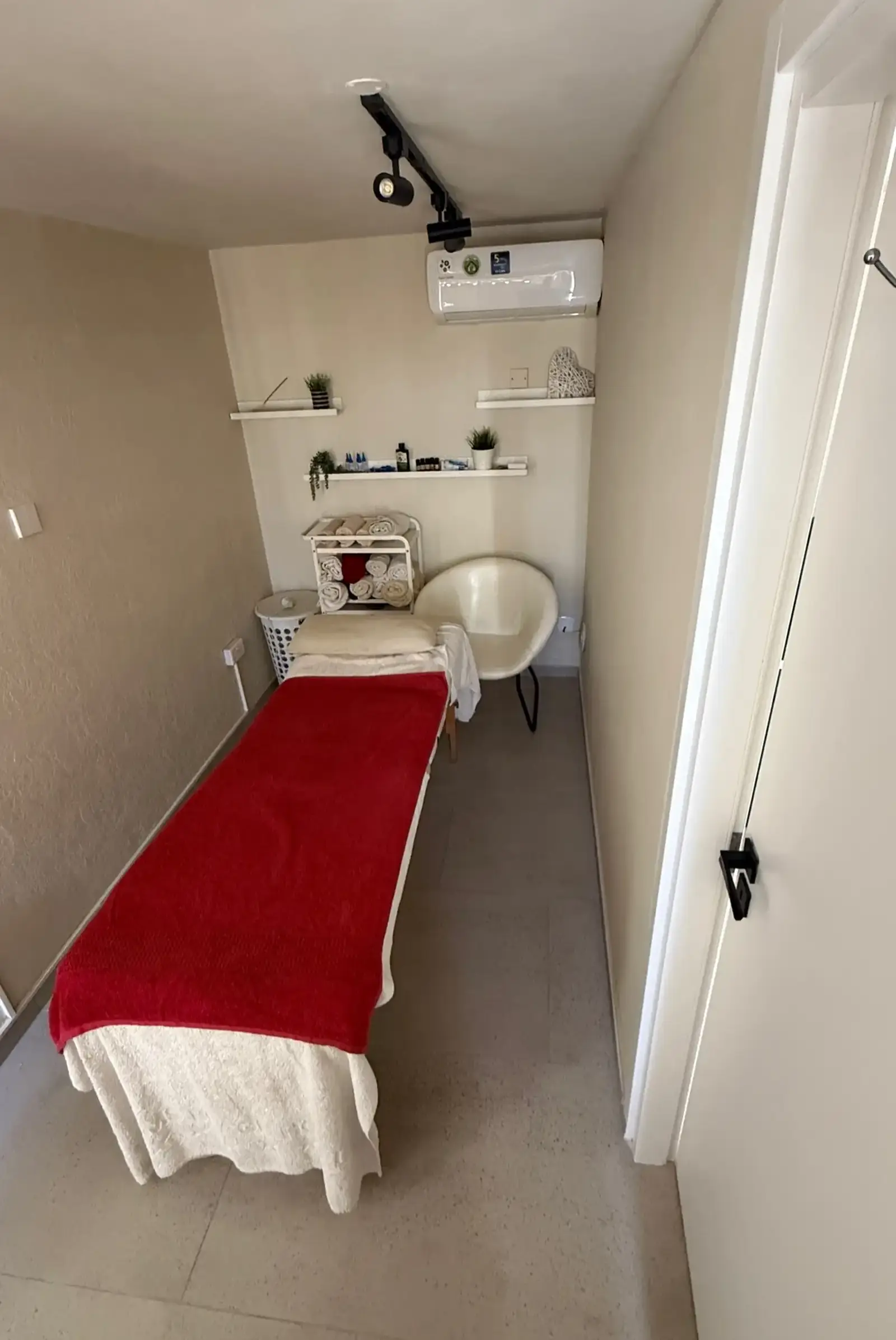 Massage/lashes room in Larnaka - Finikoudes