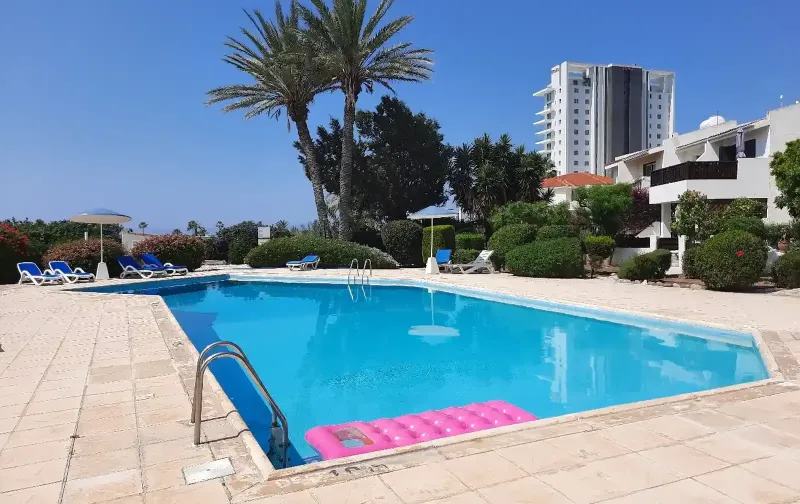 Lovely 2 br apartment in prime location by the sea - ambrosia gardens in Kato Paphos