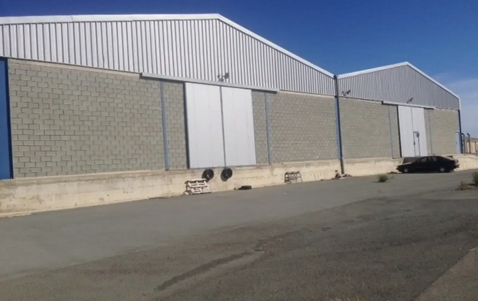 Industrial warehouse longterm lease with an option to purchase in the future in Ypsonas