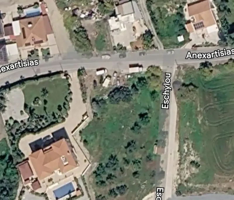 Residential Plot 939 m² in Moni