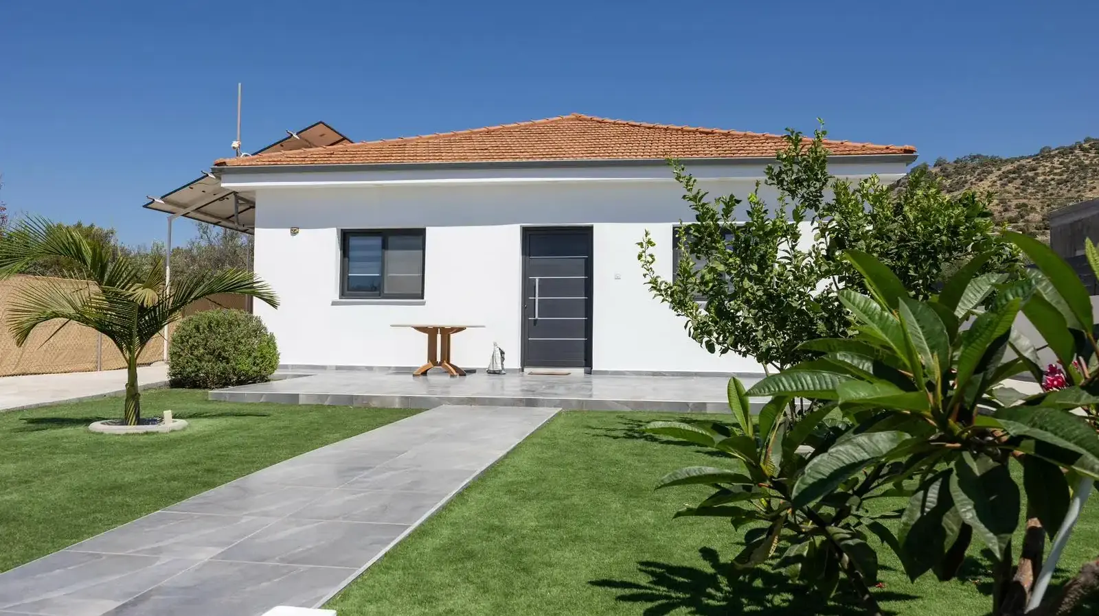 3-bedroom detached house to rent in Parekklisia