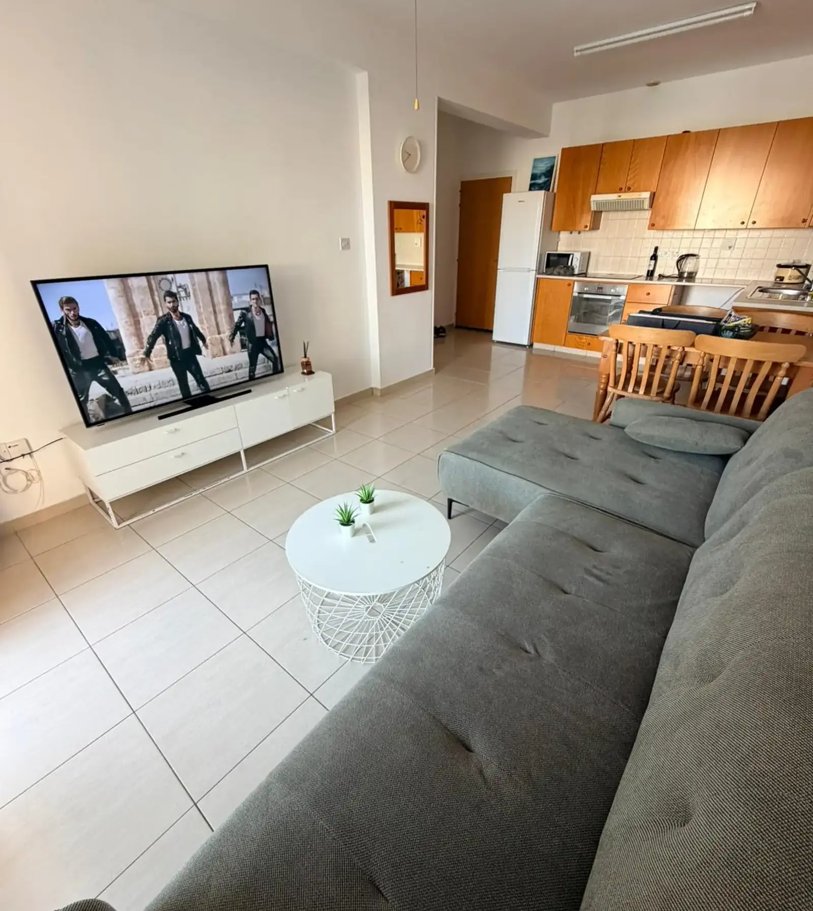 1-bedroom apartment to rent in Universal