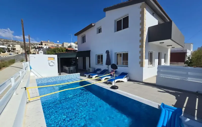 4-bedroom villa to rent in Geroskipou