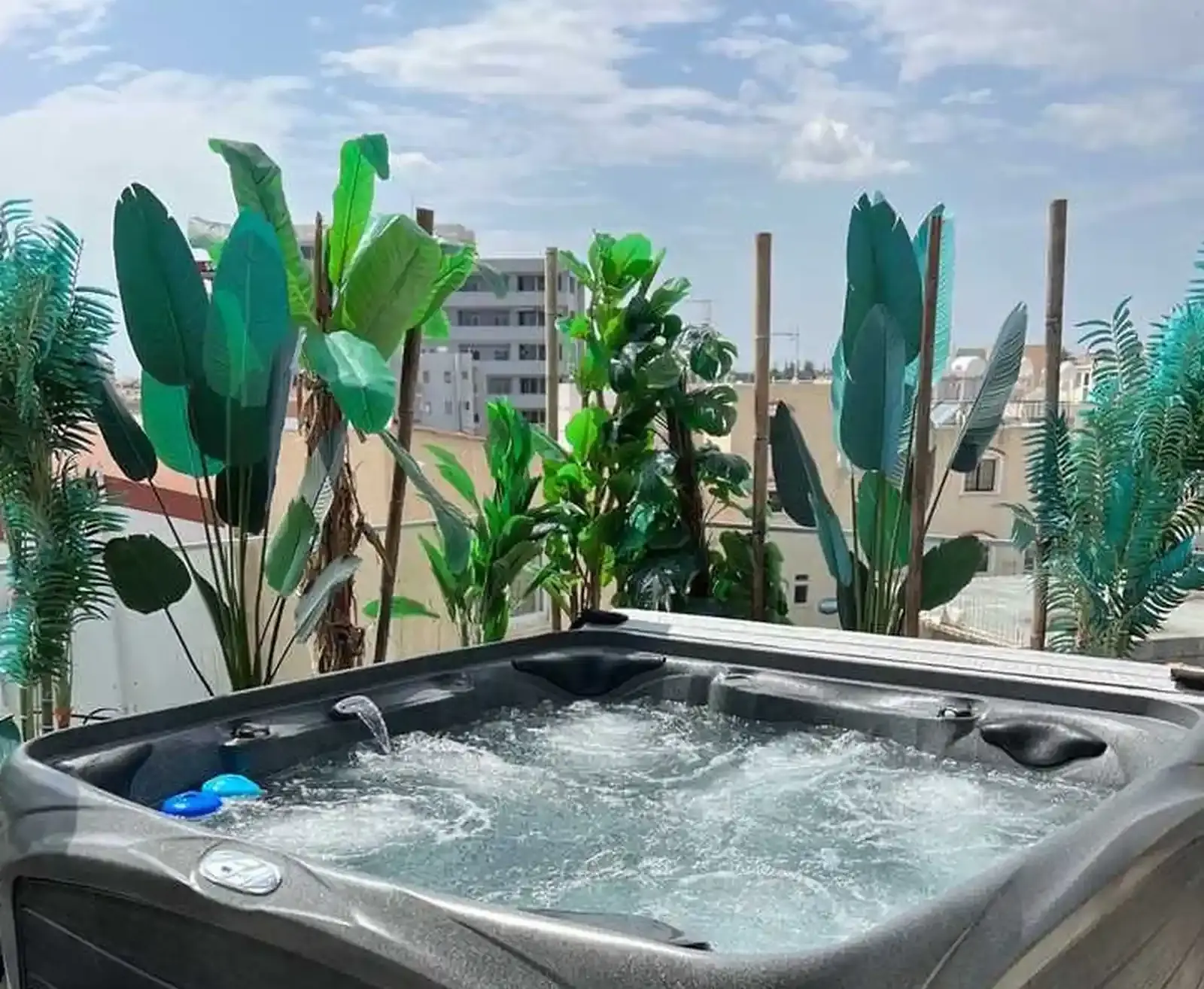 3-bedroom penthouse for sale in Mesa Geitonia