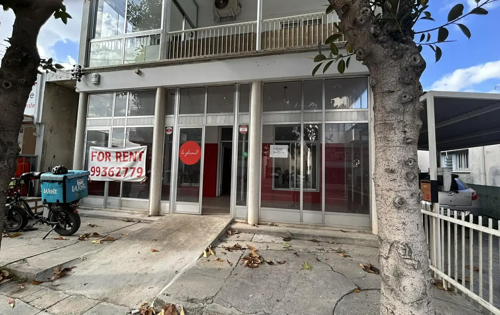 Shop/office with private parking in Palouriotissa
