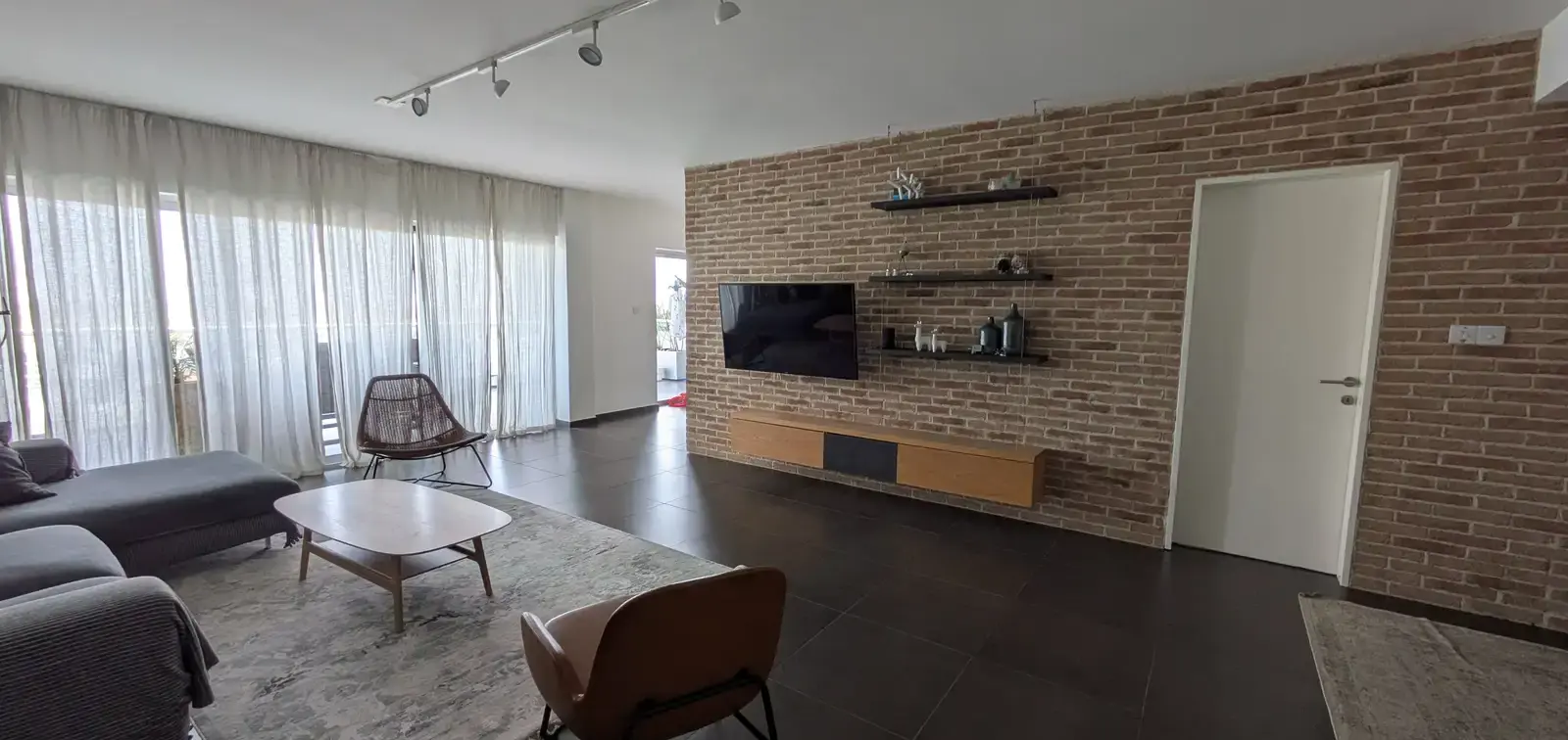 3-bedroom apartment to rent in Aglantzia