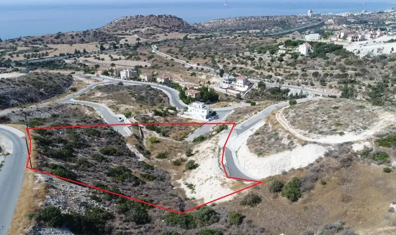 Residential Plot 5600 m² in Agios Tychon