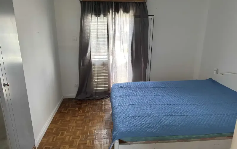 Room limassol 1 person gilr or boy central limassol marina european welcom in Historical Center