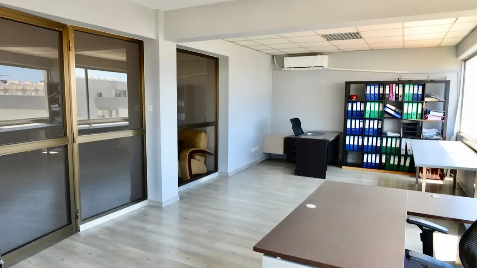 Prime office in agia zoni, limassol, 159m², veranda, stirage, parking, title dee