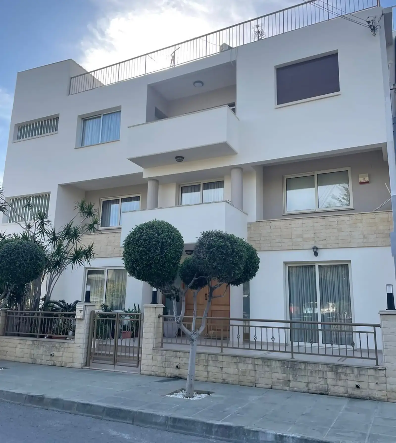 4-bedroom semi-detached to rent in Omonia