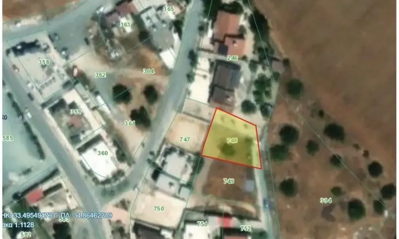 Residential Plot 629 m² in Alethriko