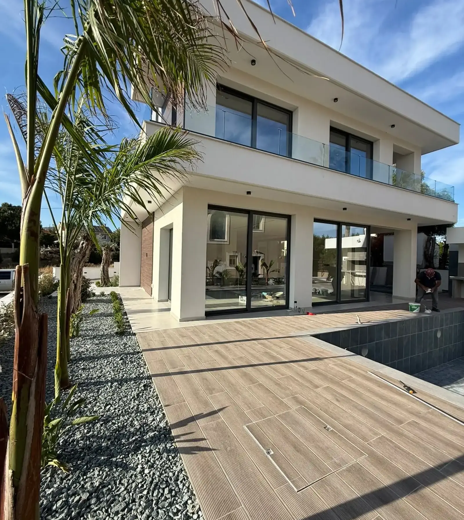 4-bedroom villa to rent in Moni