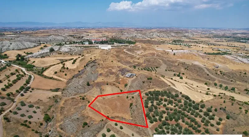 Agricultural Field 3345 m² in Pera