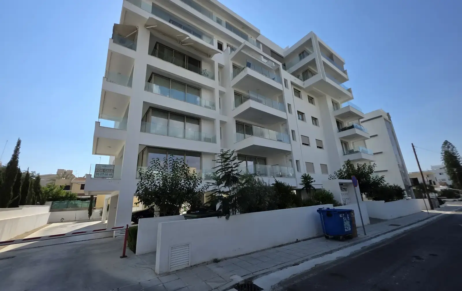 3-bedroom apartment for sale in Lykabittos