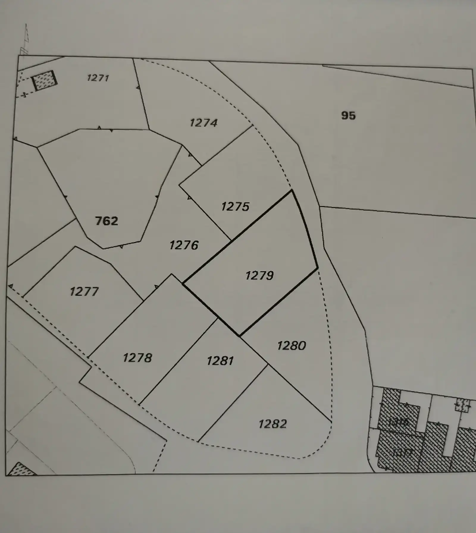 Residential Plot 762 m² in Geri
