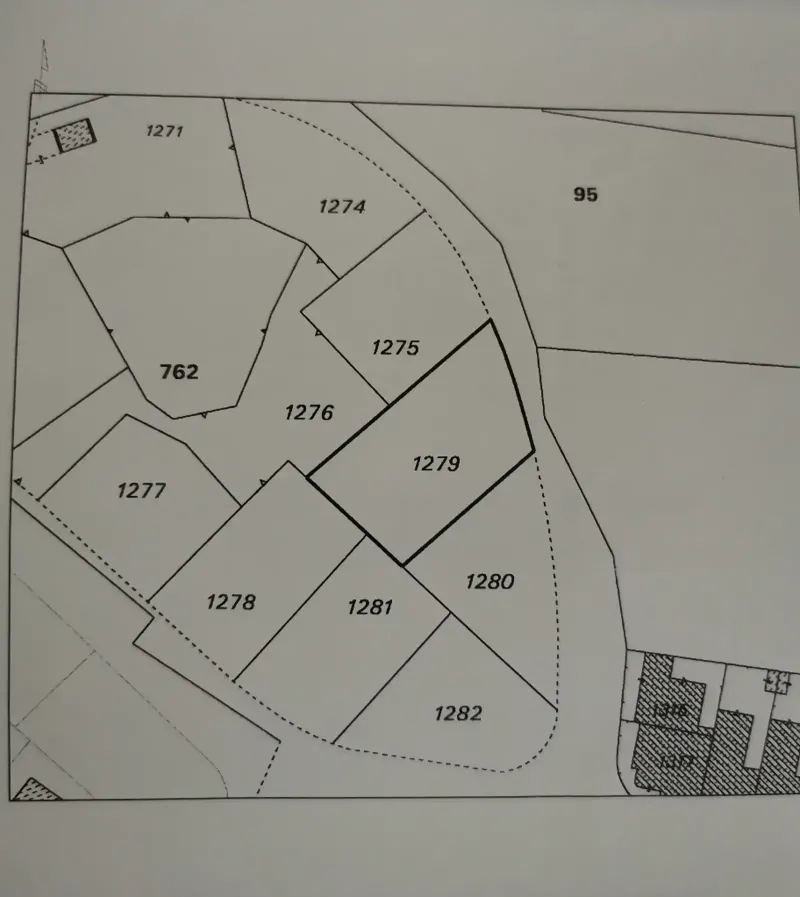 Residential Plot 762 m² in Geri