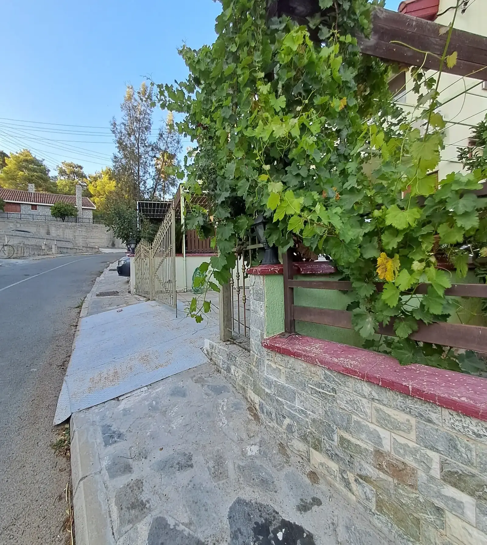 2-bedroom apartment to rent in Moniatis